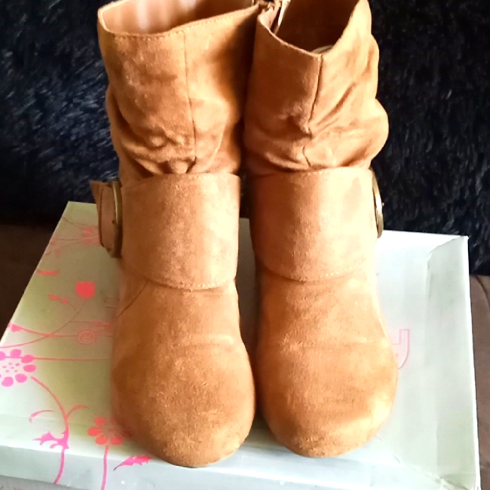 2 Pair Swade Booties Really Cute 😍